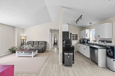 1998 Brittany Court Shakopee MN 55379