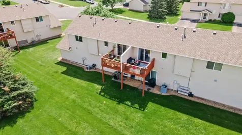 1998 Brittany Court Shakopee MN 55379