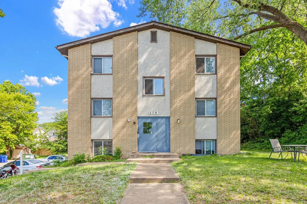 379 Cayuga Street Saint Paul MN 55130