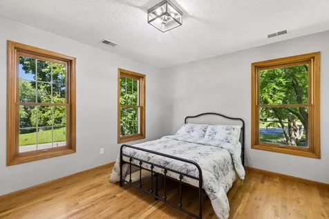 8940 Highview Lane Woodbury MN 55125