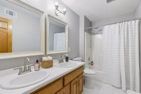 8940 Highview Lane Woodbury MN 55125