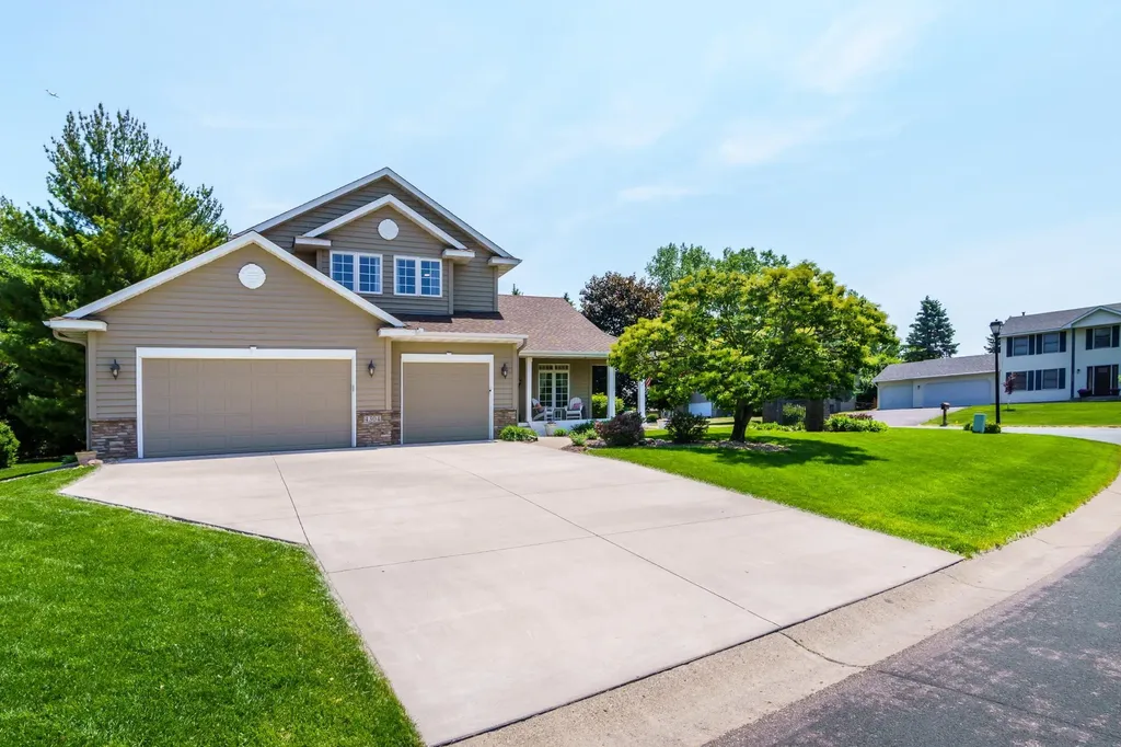 4304 Gadwall Court Eagan MN 55122