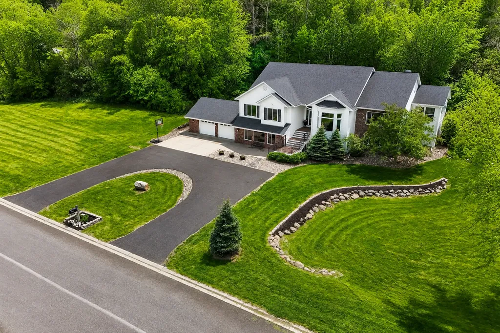 9655 Barton Trail Inver Grove Heights MN 55077
