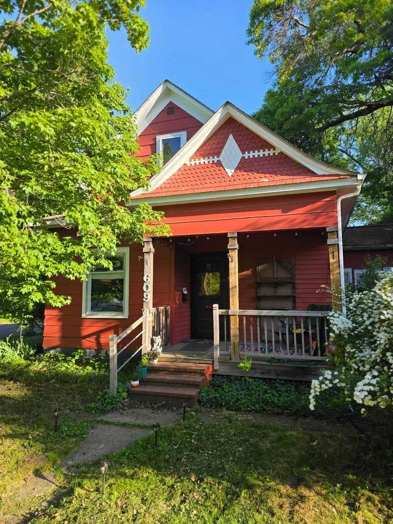 609 2nd Avenue SW Cambridge MN 55008