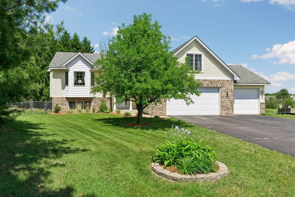 4946 259th Court Wyoming MN 55092