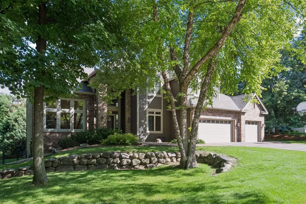 6365 Oxbow Bend Chanhassen MN 55317