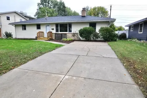 915 Fuller Street S Shakopee MN 55379