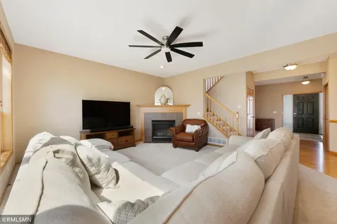 1774 Fox Run Shakopee MN 55379