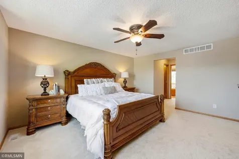 1774 Fox Run Shakopee MN 55379