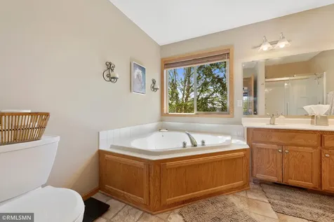 1774 Fox Run Shakopee MN 55379