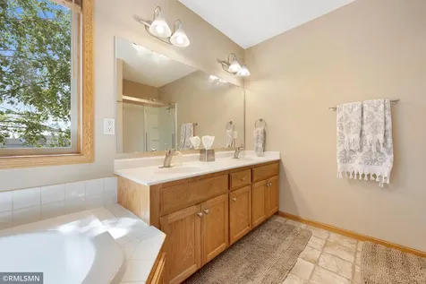 1774 Fox Run Shakopee MN 55379