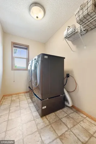 1774 Fox Run Shakopee MN 55379