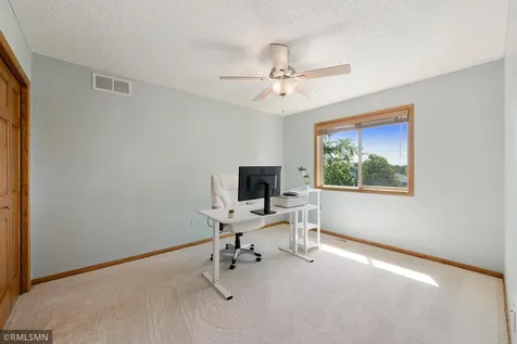 1774 Fox Run Shakopee MN 55379