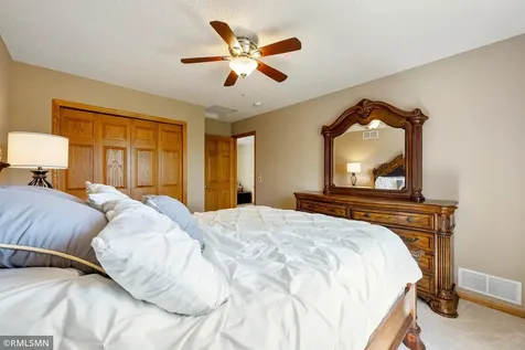 1774 Fox Run Shakopee MN 55379