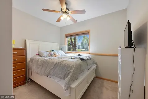 1774 Fox Run Shakopee MN 55379