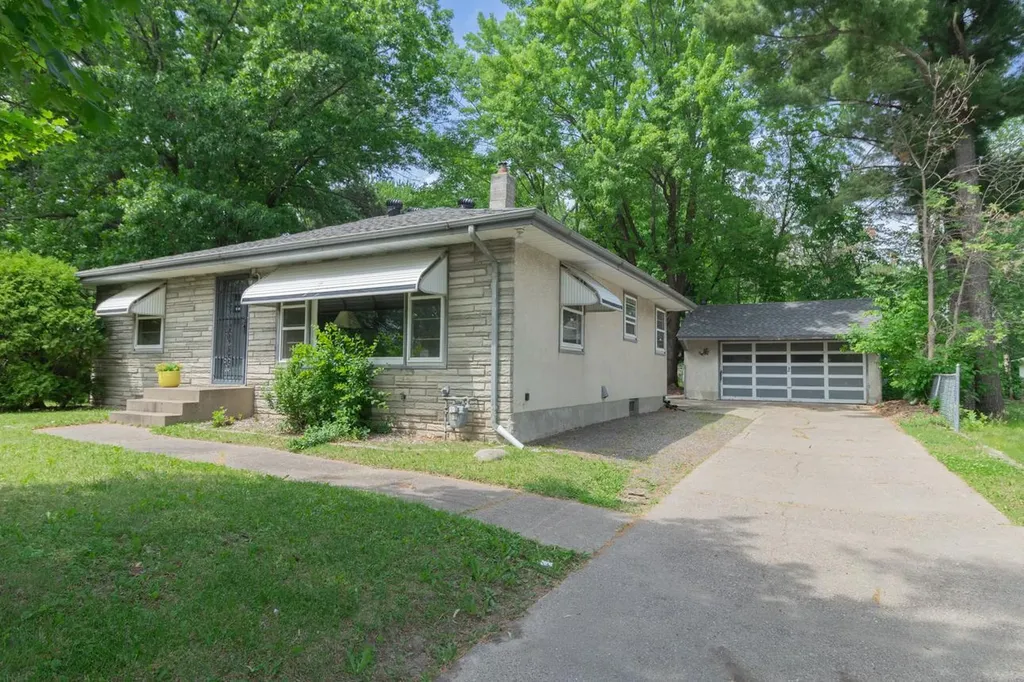 1751 Larpenteur Avenue E Maplewood MN 55109