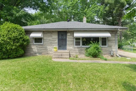 1751 Larpenteur Avenue E Maplewood MN 55109