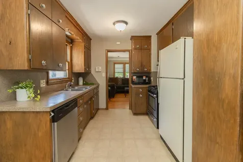 1751 Larpenteur Avenue E Maplewood MN 55109