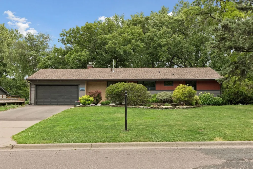 1805 Hampshire Lane N Golden Valley MN 55427