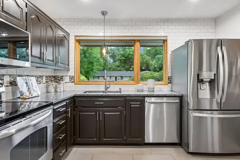 1805 Hampshire Lane N Golden Valley MN 55427