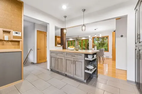 1805 Hampshire Lane N Golden Valley MN 55427