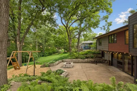 1805 Hampshire Lane N Golden Valley MN 55427