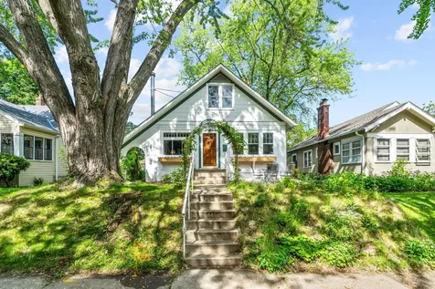 441 Saratoga Street S Saint Paul MN 55105