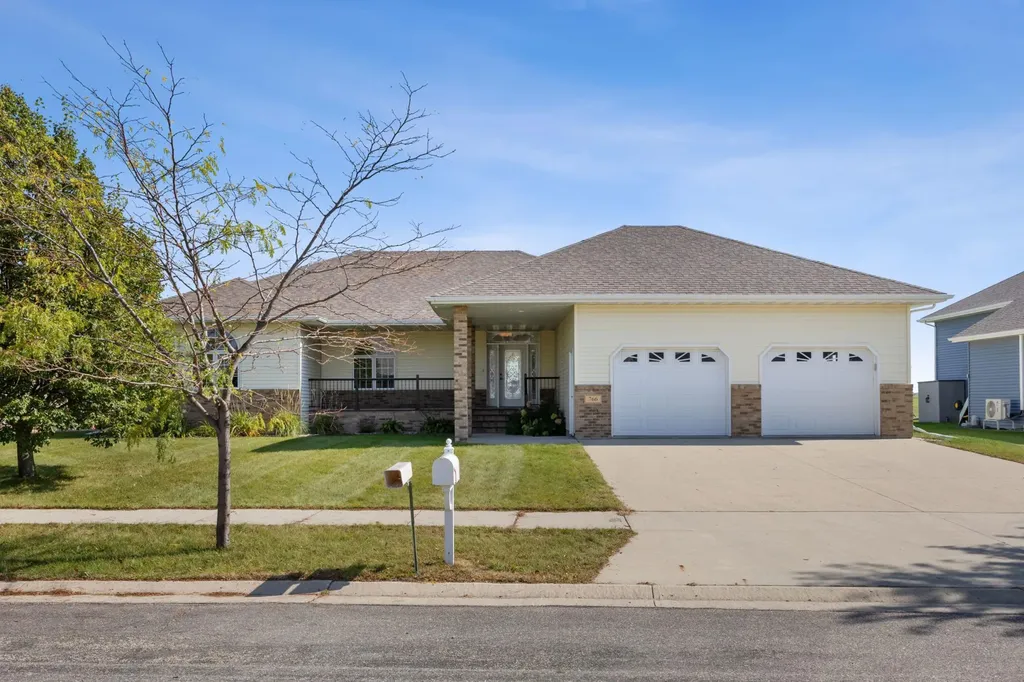 766 36th Street S Moorhead MN 56560