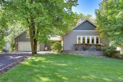 140 Dahlia Street Mahtomedi MN 55115