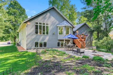 140 Dahlia Street Mahtomedi MN 55115