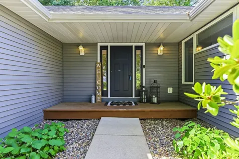 140 Dahlia Street Mahtomedi MN 55115