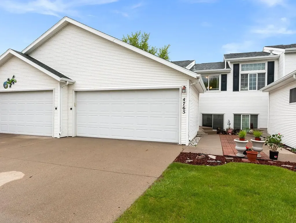 4765 10th Avenue S Fargo ND 58103