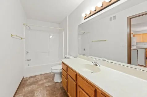 4765 10th Avenue S Fargo ND 58103