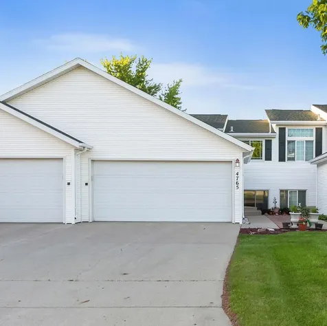 4765 10th Avenue S Fargo ND 58103