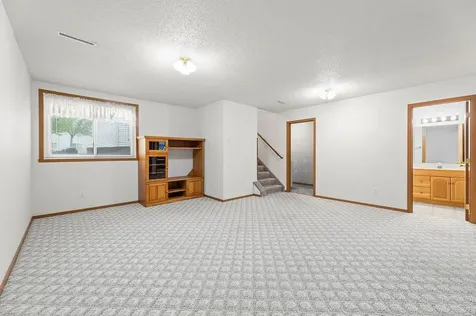4765 10th Avenue S Fargo ND 58103