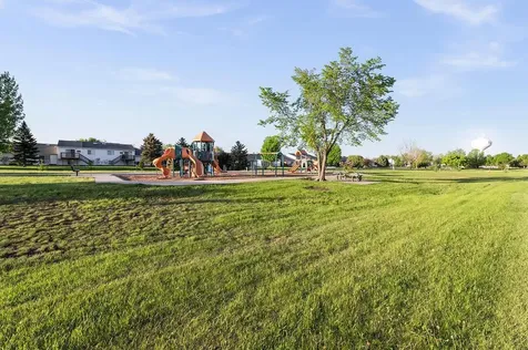 4765 10th Avenue S Fargo ND 58103