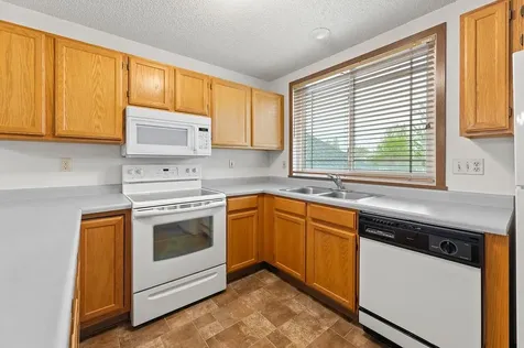 4765 10th Avenue S Fargo ND 58103