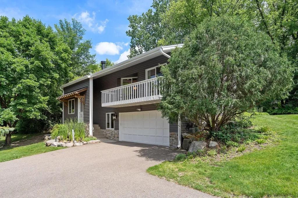 17700 Arrowhead Trail Minnetonka MN 55345