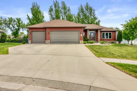 5831 Autumn Drive S Fargo ND 58104
