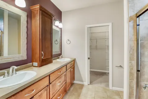 5831 Autumn Drive S Fargo ND 58104