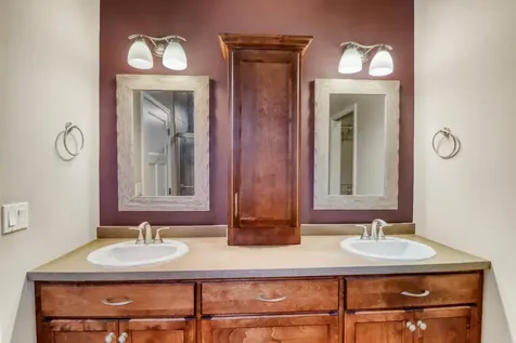 5831 Autumn Drive S Fargo ND 58104