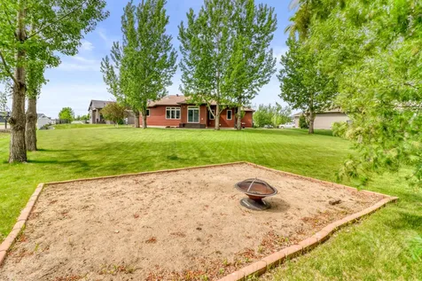 5831 Autumn Drive S Fargo ND 58104