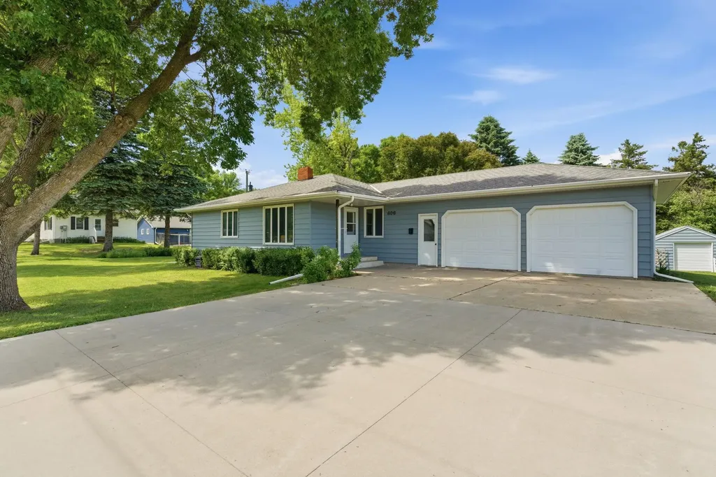 606 3rd Avenue S Raymond MN 56282