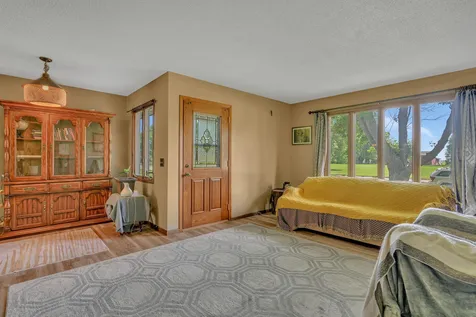 606 3rd Avenue S Raymond MN 56282