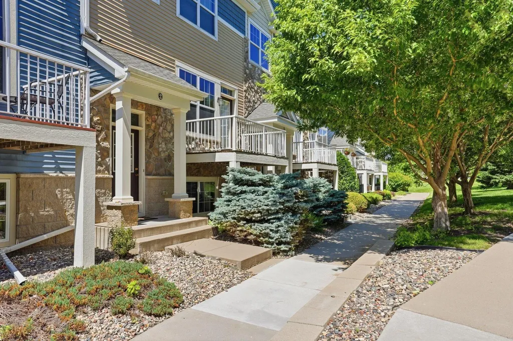 1842 Colonial Lane Chanhassen MN 55317