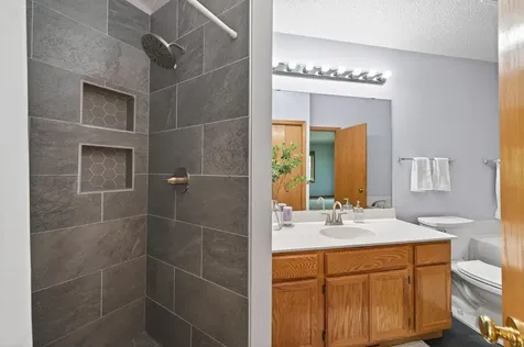 7457 54th Street N Oakdale MN 55128