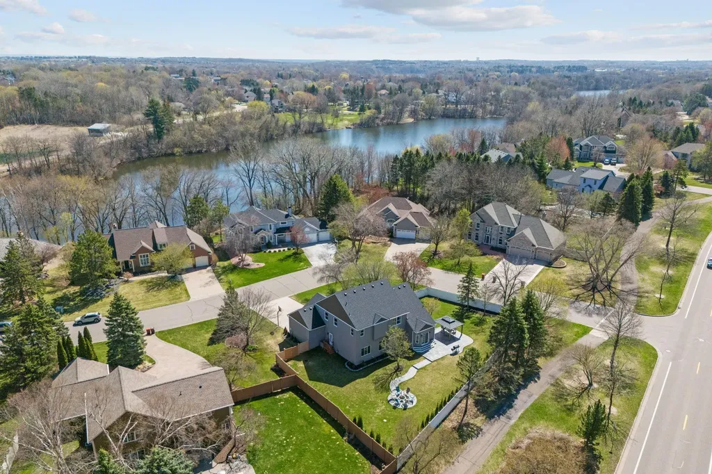 9154 Edinburgh Lane Woodbury MN 55125