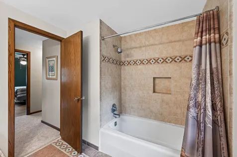 2818 1st Street N North Saint Paul MN 55109