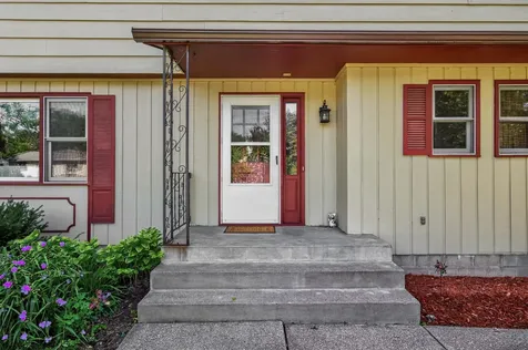 2818 1st Street N North Saint Paul MN 55109