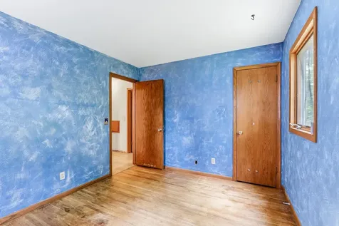 687 Dover Street NE Fridley MN 55432